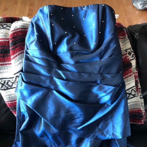 Beautiful Grad Dress - Picture 2 of 5